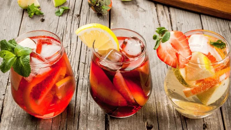 Przepisy na drinki z energetykiem, które zaskoczą twoich gości