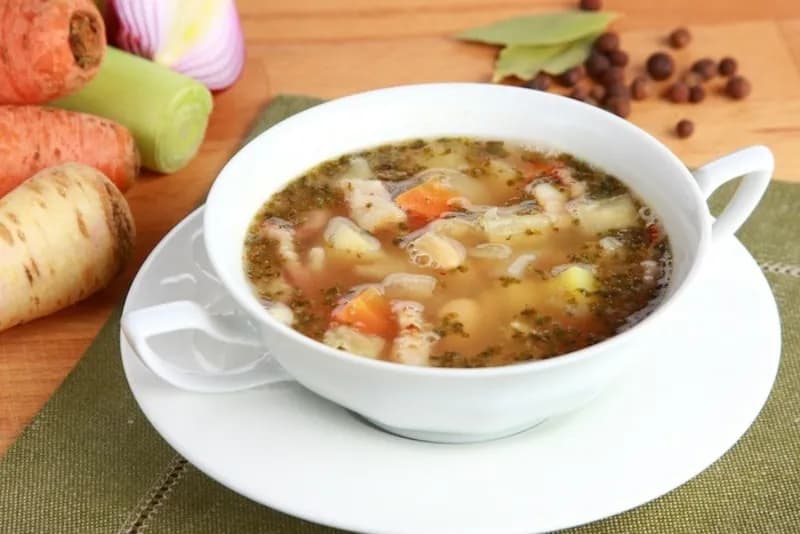 Zupa fasolowa jak zrobić - prosty przepis, który zachwyci smakiem