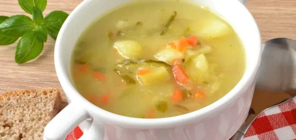 Jak ugotować zupę ogórkową – prosty przepis na pyszne danie
