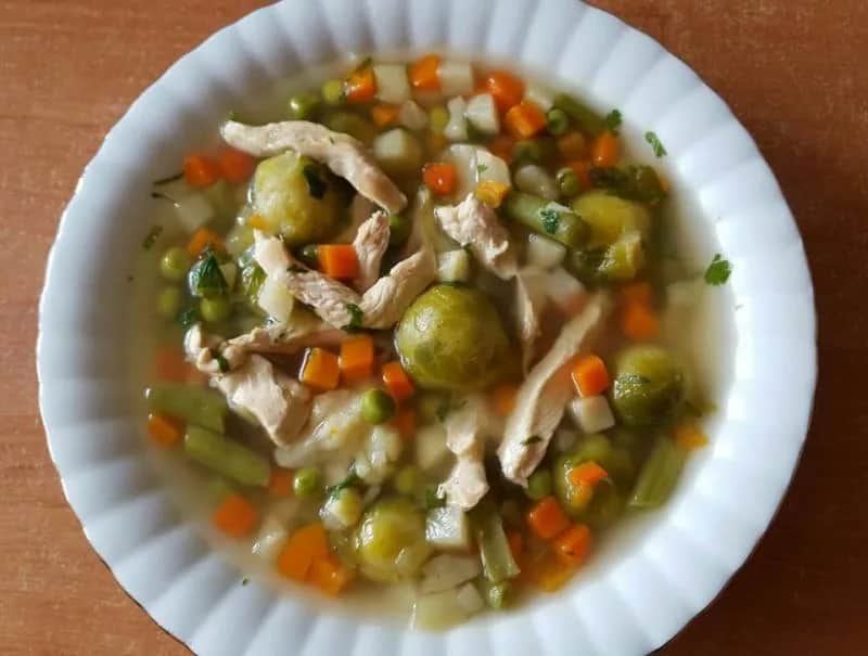 Ile kalorii ma zupa jarzynowa? Sprawdź, co wpływa na kaloryczność