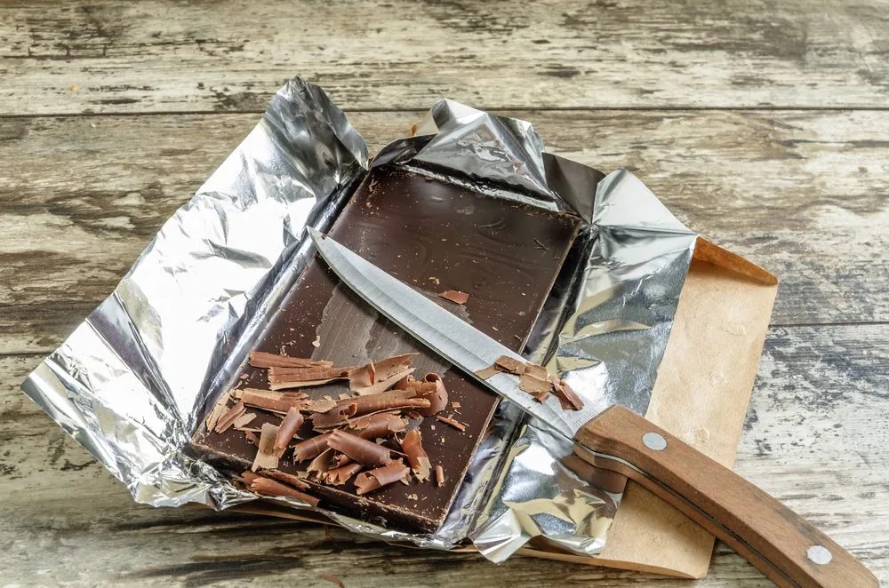 Proste sposoby na wiórki czekoladowe na tort, które zaskoczą gości