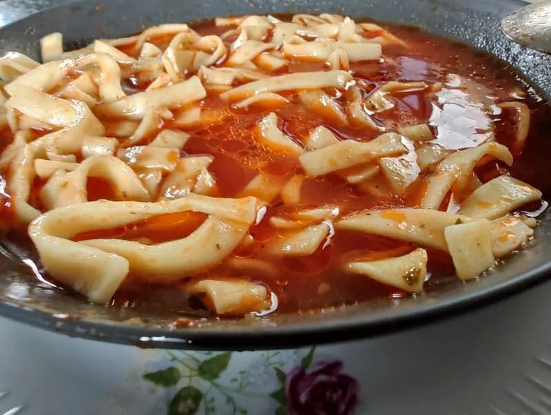 Jak zagęścić zupę mąką bez grudek i zyskać idealną konsystencję