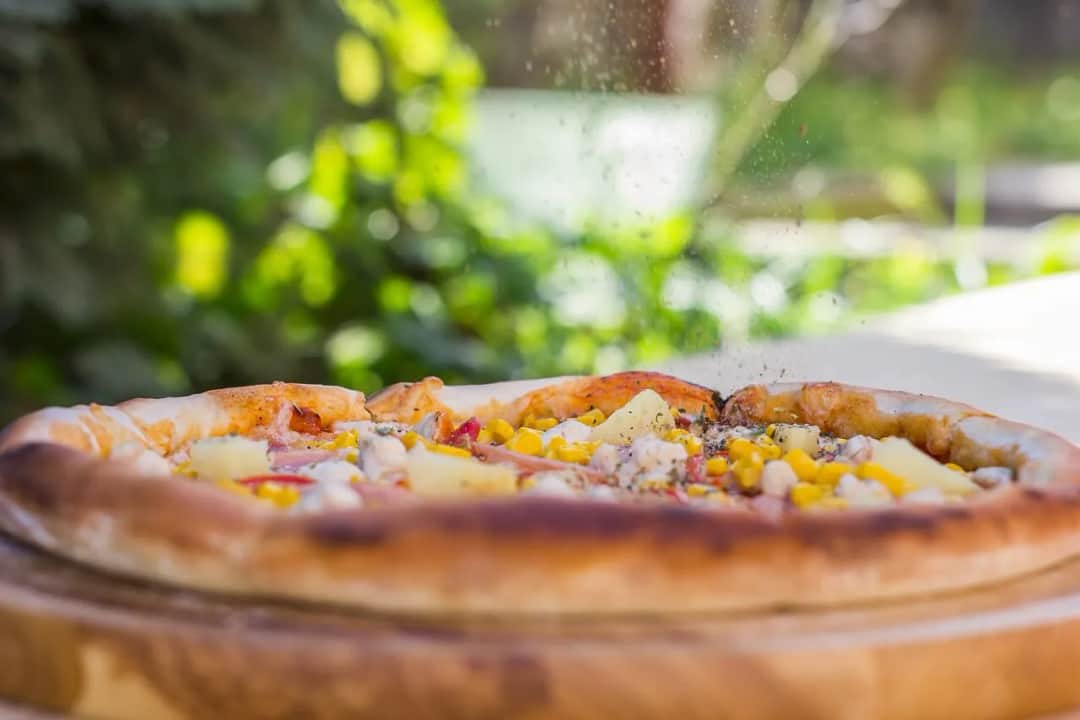 Kto wymyślił pizzę? Zaskakująca historia jej twórcy i pochodzenia