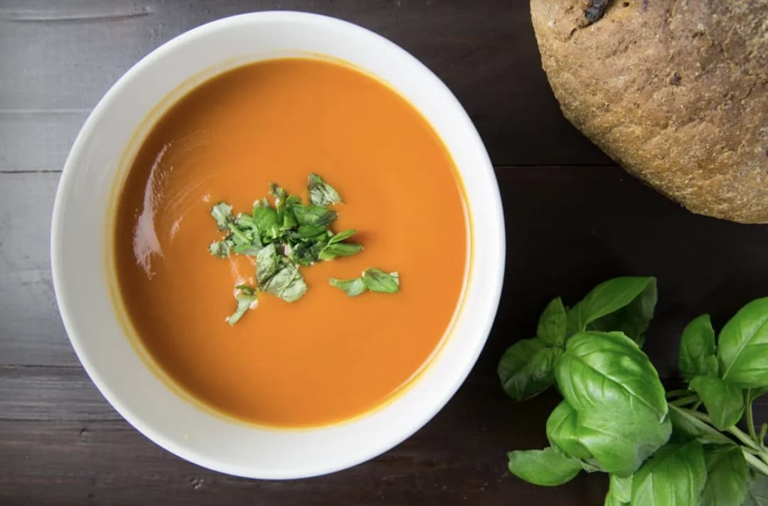 Zimowe przepisy na zupy, które rozgrzeją Cię w chłodne dni
