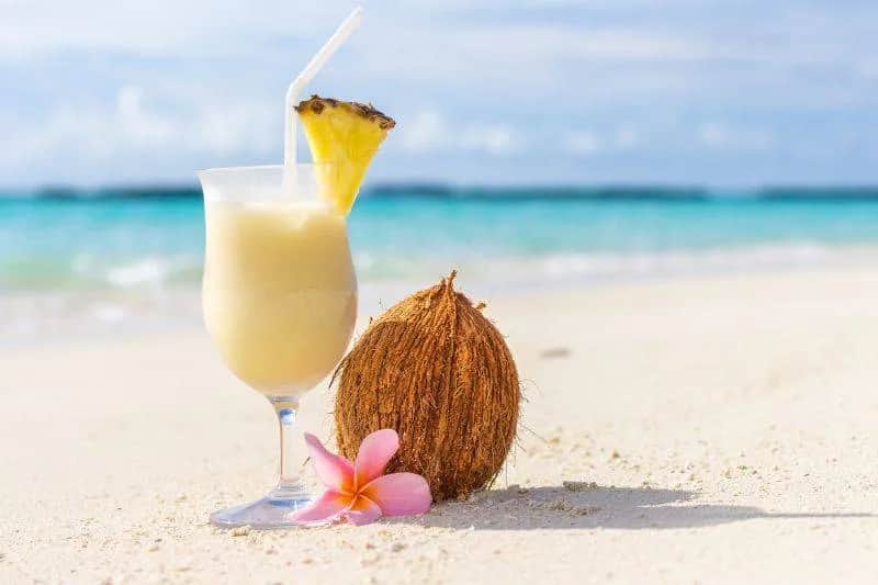 Pina colada rum drink – idealny przepis na orzeźwiający koktajl