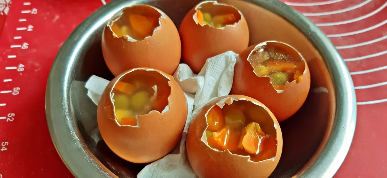 Jak zrobić galaretkę w kształcie jajek na wyjątkowe okazje