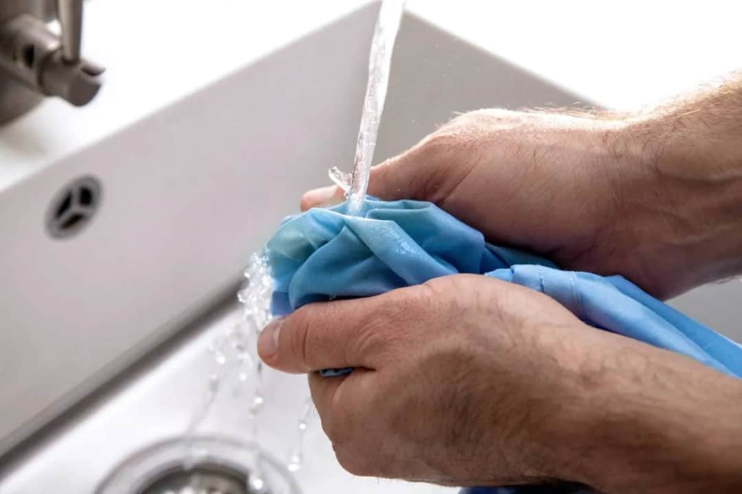 Jak usunąć plamę z lodów czekoladowych? Skuteczne metody i porady