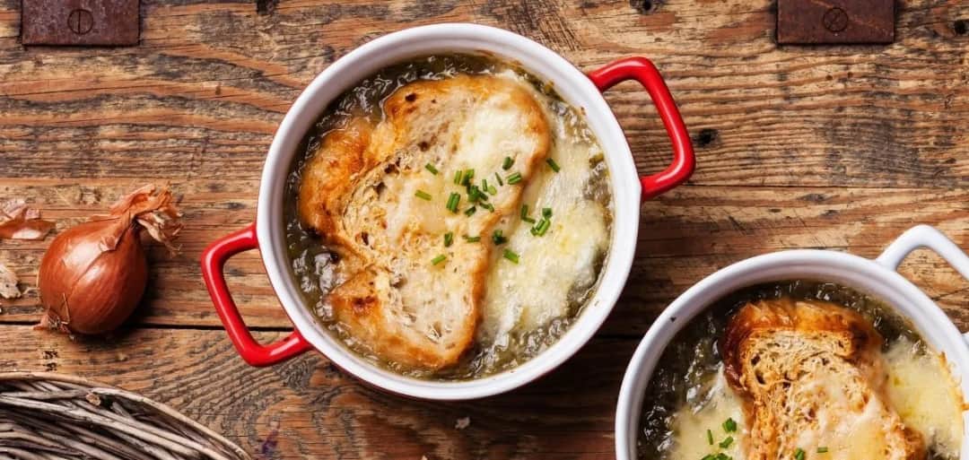 Jakie przyprawy do zupy cebulowej sprawią, że zachwycisz smakiem?