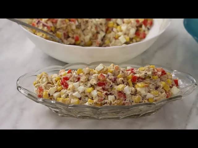 Jak zrobić sałatkę z makreli - prosty przepis na pyszną potrawę