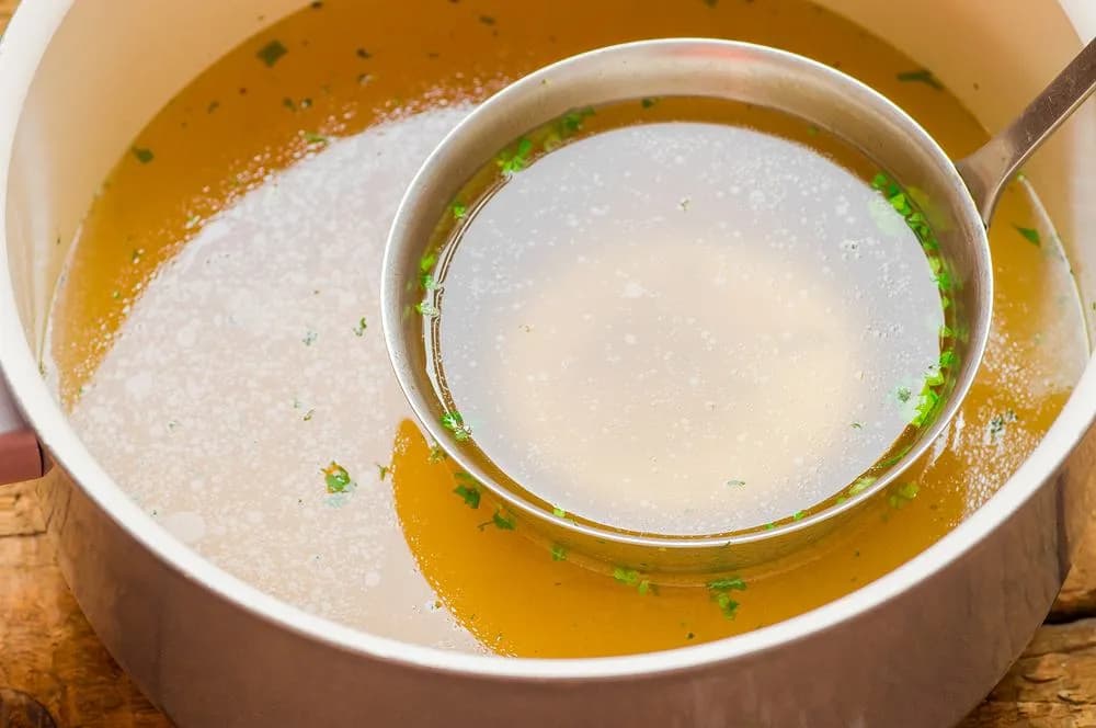 Jak zrobić bulion do zupy, który zachwyci smakiem i aromatem