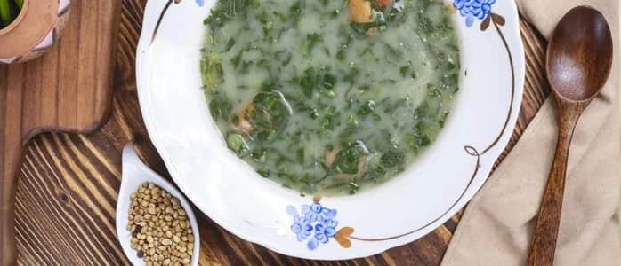 Czy zupa szczawiowa jest zdrowa? Sprawdź jej korzyści i zagrożenia