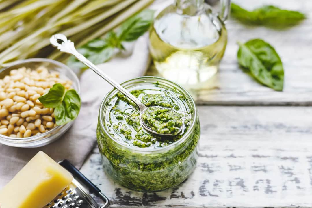 Pomysły na wykorzystanie pesto z bazylii w pysznych potrawach